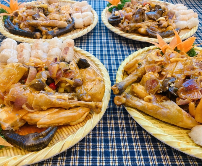 Gà   Nướng  Cơm  Lam